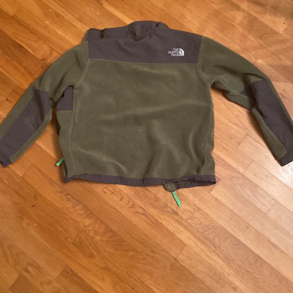 Kids Northface jacket hiking (worn once! olive green) - Picture 5 of 5